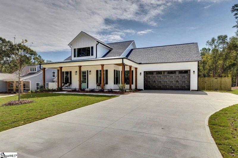 Property image 2 of 212 Forest Park Drive in Forest Park, Simpsonville, SC 29681