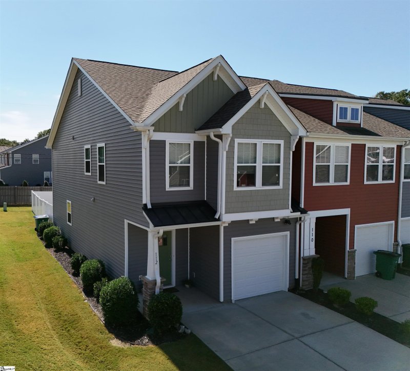 Property image 2 of 112 Addington Lane in Lakeview Chase Townes, Simpsonville, SC 29681