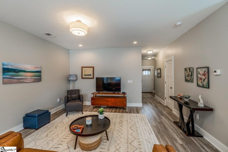 Property image 4 of 112 Addington Lane in Lakeview Chase Townes, Simpsonville, SC 29681