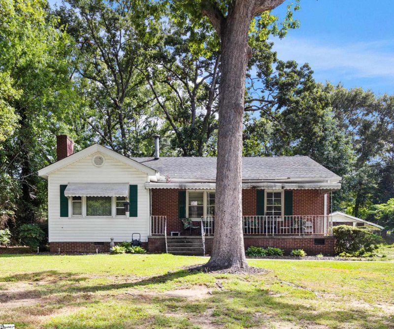 Property image 2 of 3 Twin Springs Drive in Pecan Terrace, Greenville, SC 29606-5007