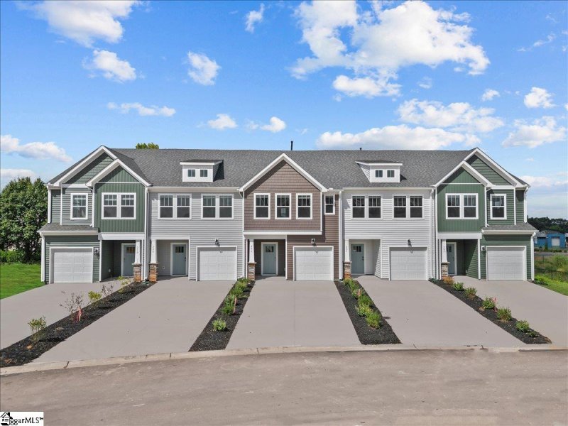 Property image 3 of 208 Cali Way in Saluda Crossing, Piedmont, SC 29673