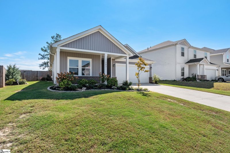 Property image 3 of 303 Garrison Grove Drive in Garrison Grove, Simpsonville, SC 29680