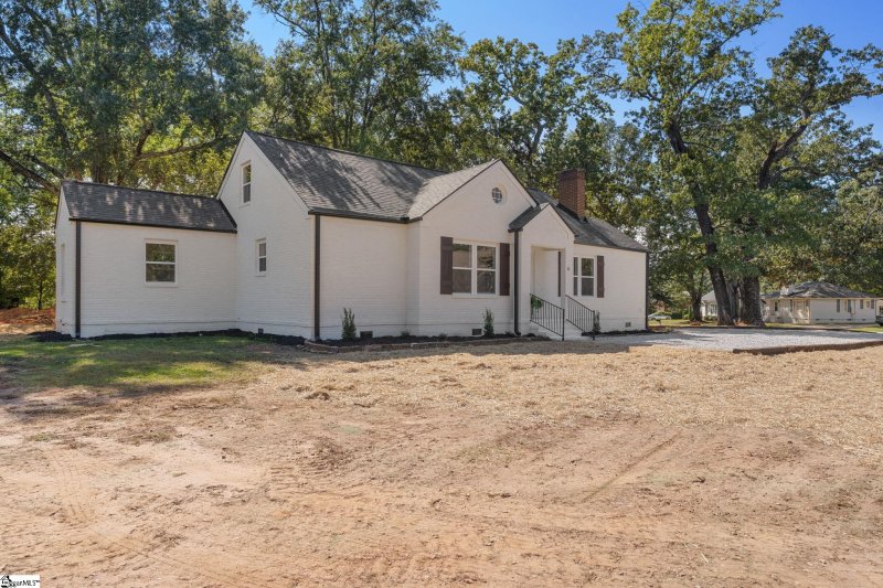 Property image 3 of 11 Willow Springs Drive in East Highland Estates, Greenville, SC 29607