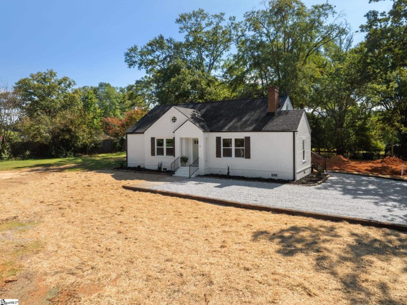 Property image 4 of 11 Willow Springs Drive in East Highland Estates, Greenville, SC 29607