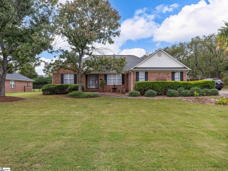 Sedgefield, Moore Community