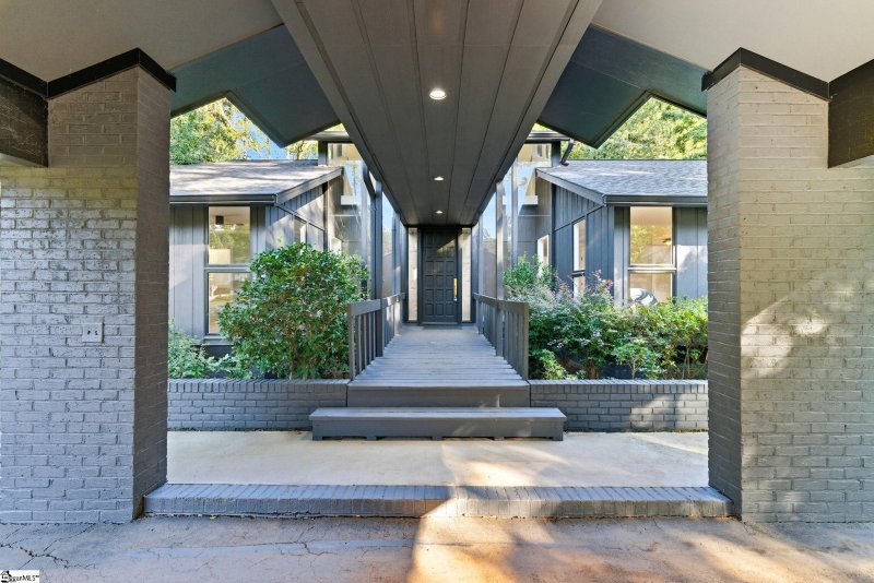 Property image 2 of 310 Henderson Road in Gower Estates, Greenville, SC 29607