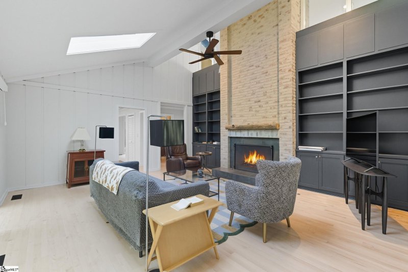 Property image 4 of 310 Henderson Road in Gower Estates, Greenville, SC 29607