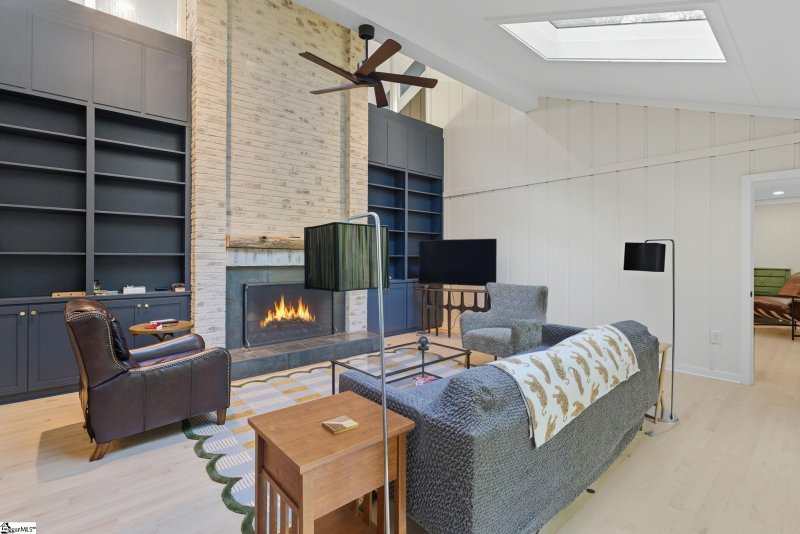 Property image 5 of 310 Henderson Road in Gower Estates, Greenville, SC 29607