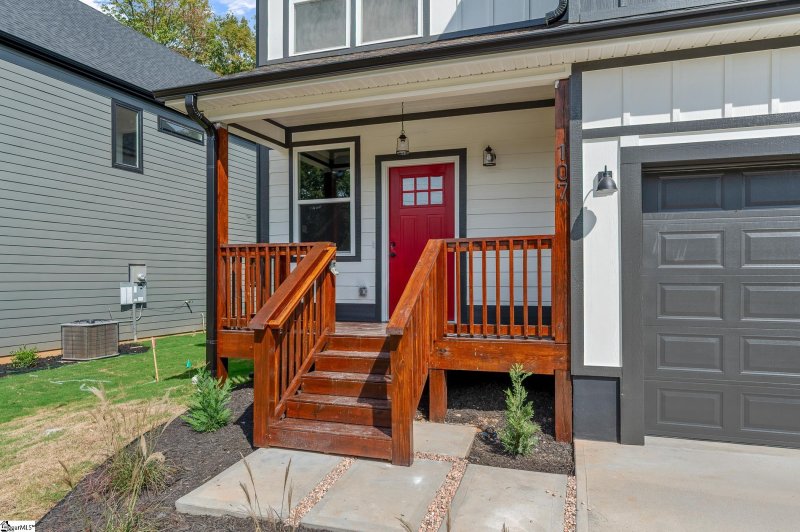 Property image 2 of 107 Mary Street in Downtown, Greenville, SC 29611