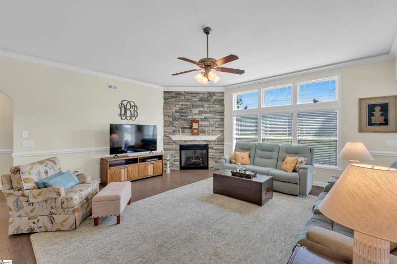 Property image 4 of 321 Meadowmoor Road in Orchard Crest, Greer, SC 29651