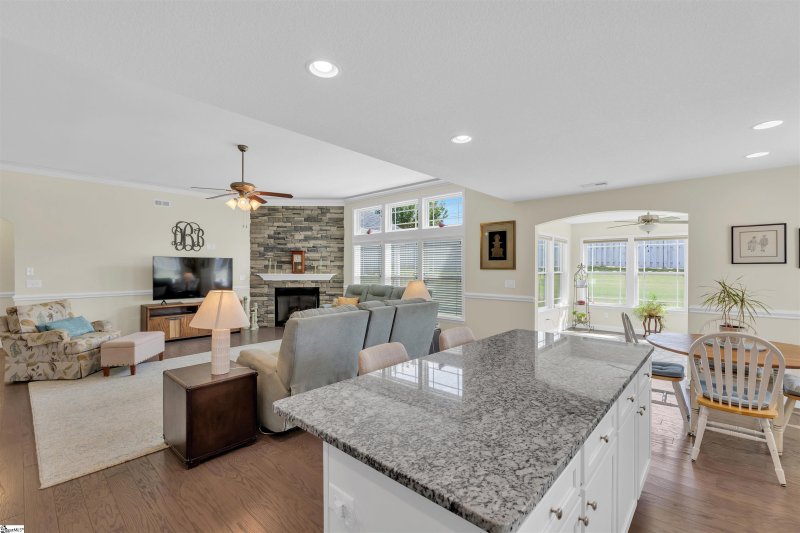 Property image 5 of 321 Meadowmoor Road in Orchard Crest, Greer, SC 29651