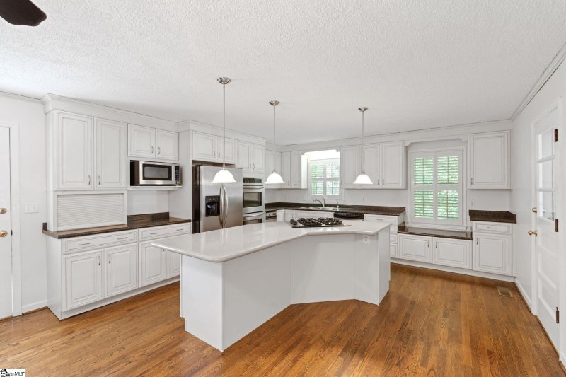 Property image 2 of 8 Whitman Drive in Heathwood, Taylors, SC 29687