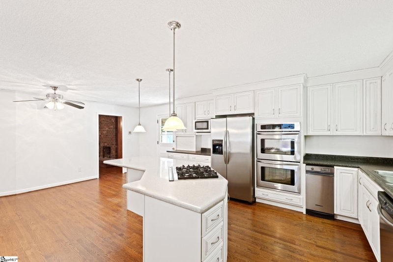 Property image 3 of 8 Whitman Drive in Heathwood, Taylors, SC 29687