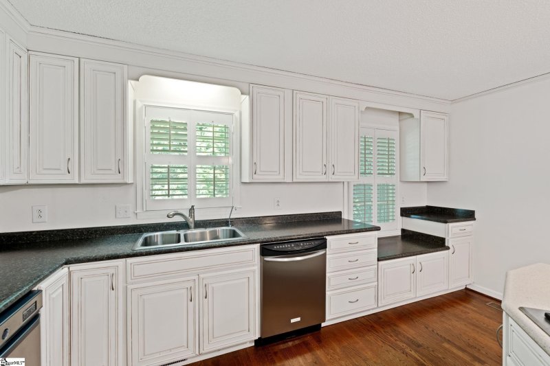 Property image 4 of 8 Whitman Drive in Heathwood, Taylors, SC 29687
