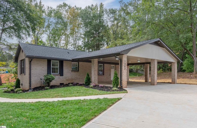 Dalewood Heights, Simpsonville Community