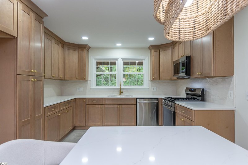 Property image 3 of 1307 Ne Main Street in Dalewood Heights, Simpsonville, SC 29681