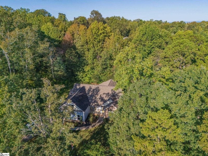 Property image 2 of 215 Windsor Road in Belmont Heights, Greer, SC 29651