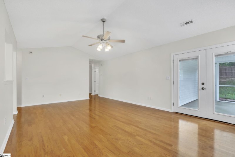 Property image 3 of 300 Bramford Way in Foxdale, Simpsonville, SC 29680