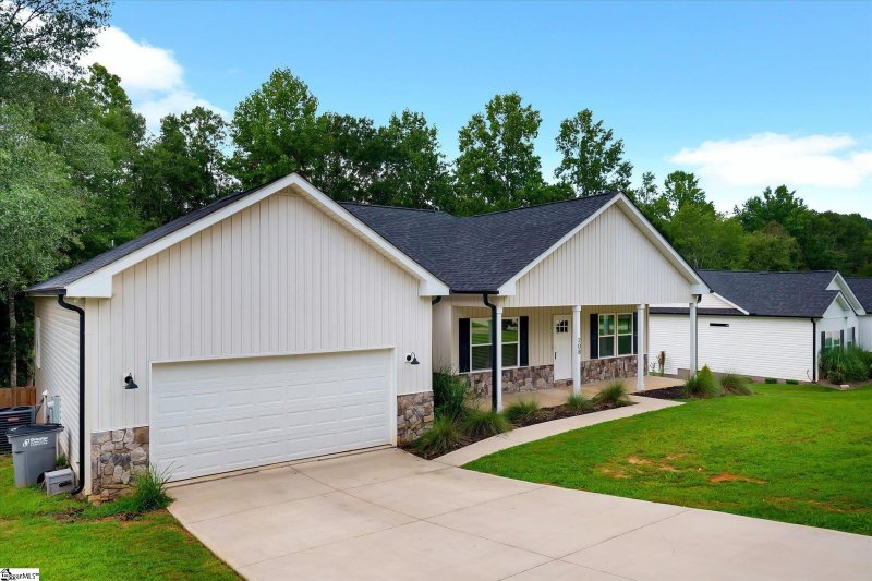 Property image 3 of 208 Anchor Road in River Valley, Greenville, SC 29617