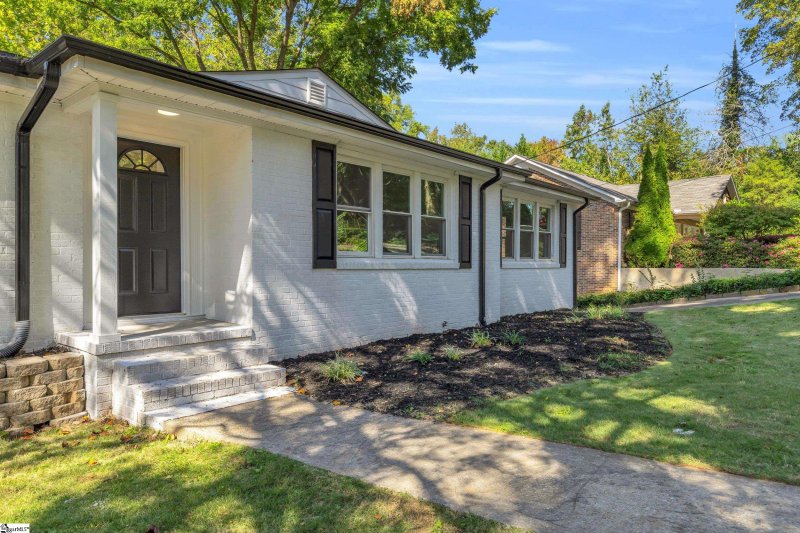 Property image 2 of 211 Bradley Boulevard in University Park, Greenville, SC 29609