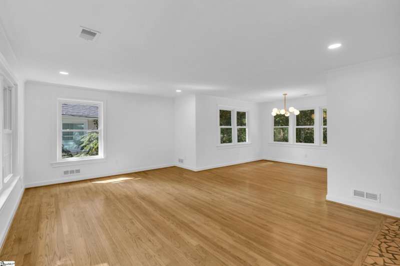 Property image 4 of 211 Bradley Boulevard in University Park, Greenville, SC 29609