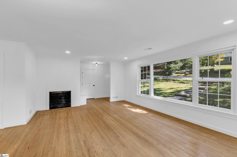 Property image 5 of 211 Bradley Boulevard in University Park, Greenville, SC 29609