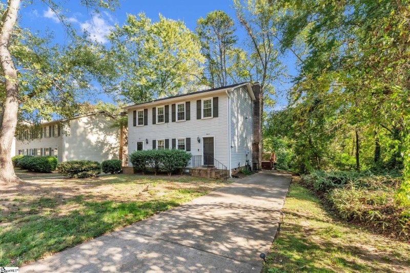 Property image 2 of 11 Dover Drive in Cambridge Park, Taylors, SC 29687