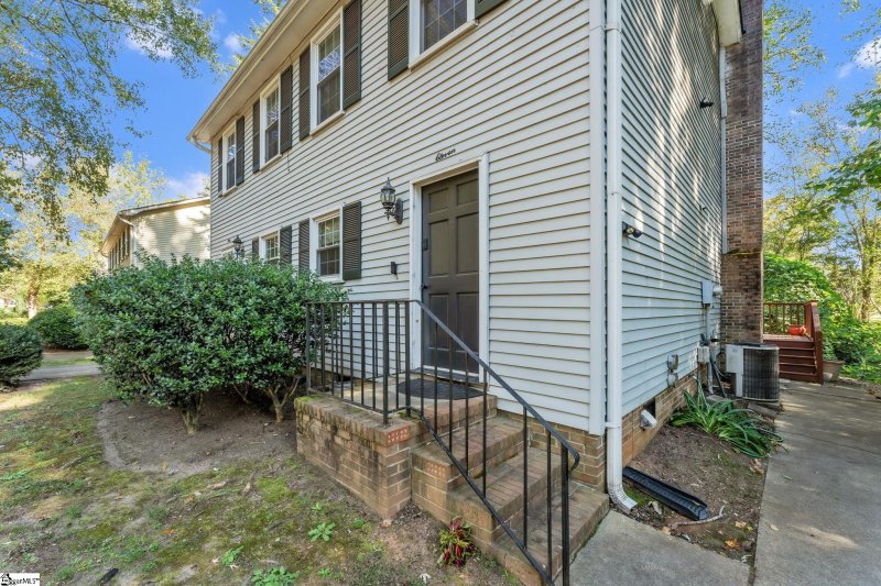 Property image 3 of 11 Dover Drive in Cambridge Park, Taylors, SC 29687