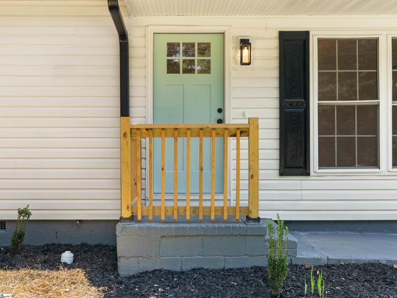 Property image 2 of 1 Lamar Circle in Augusta Acres, Greenville, SC 29605