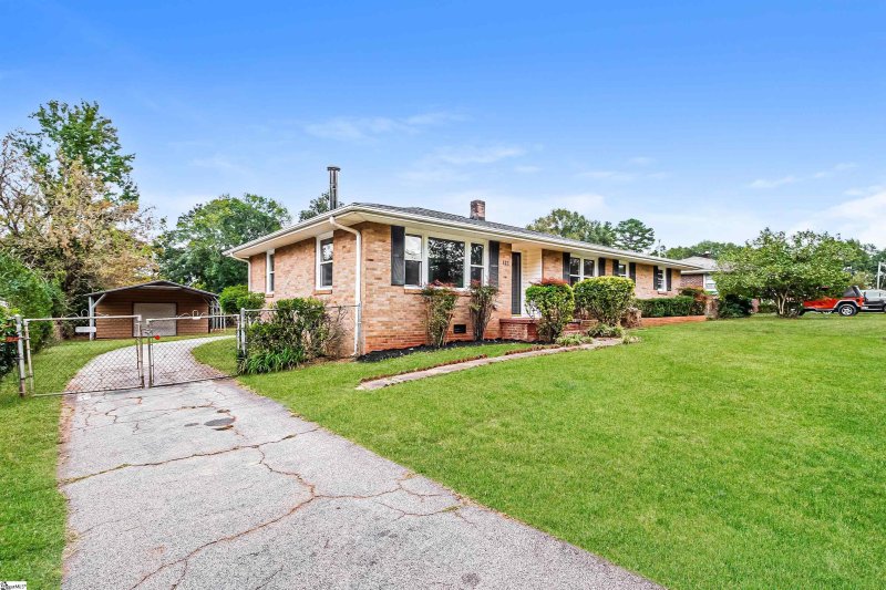 Property image 2 of 111 Jasper Drive in Augusta Acres, Greenville, SC 29605