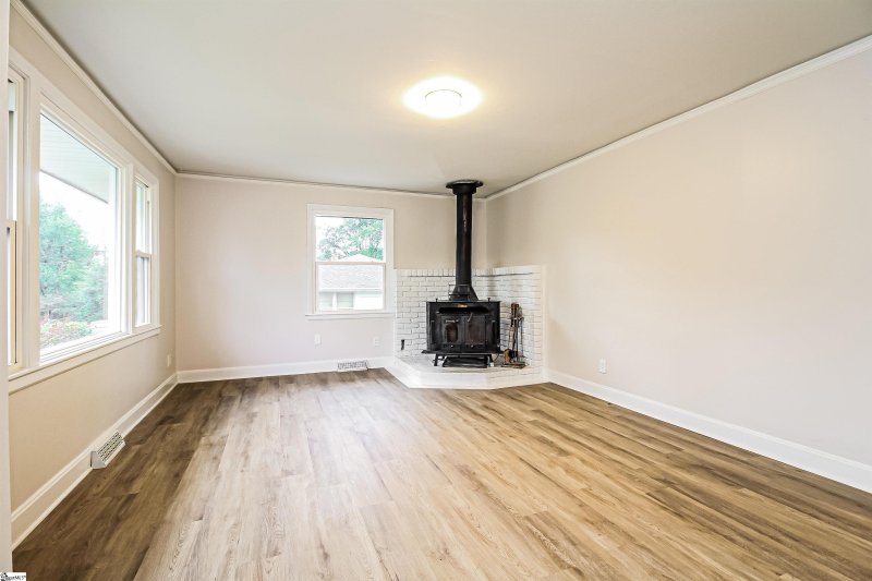 Property image 3 of 111 Jasper Drive in Augusta Acres, Greenville, SC 29605