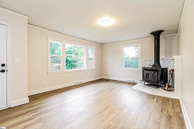 Property image 5 of 111 Jasper Drive in Augusta Acres, Greenville, SC 29605