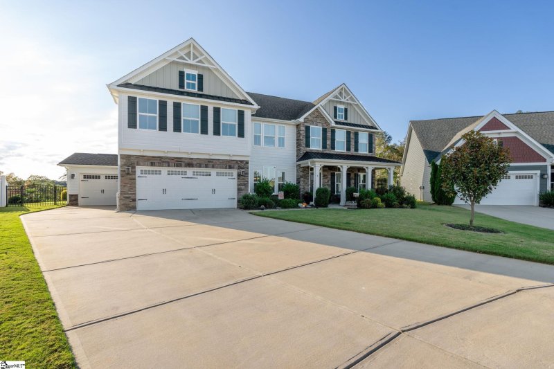 Riverstone, Greenville Community