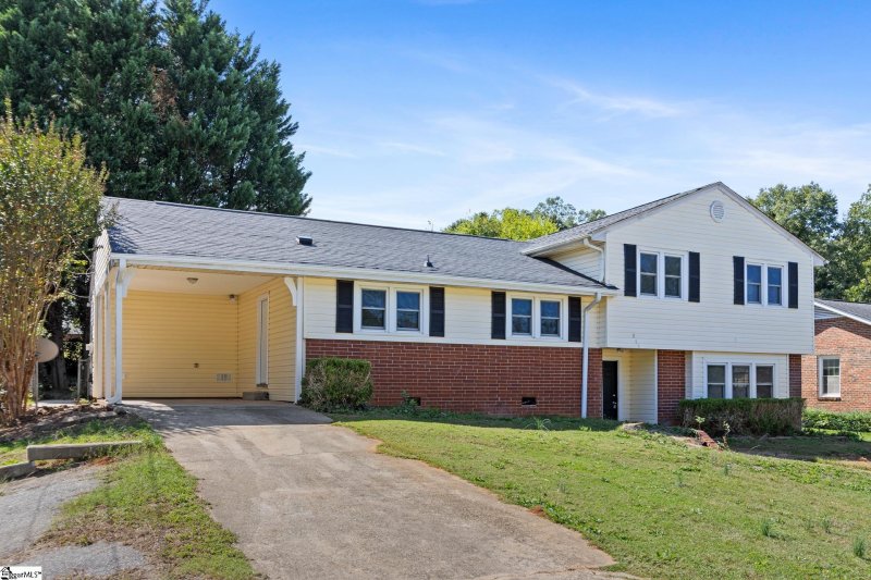 Property image 3 of 846 Pine Creek Drive in Belle Meade, Greenville, SC 29605