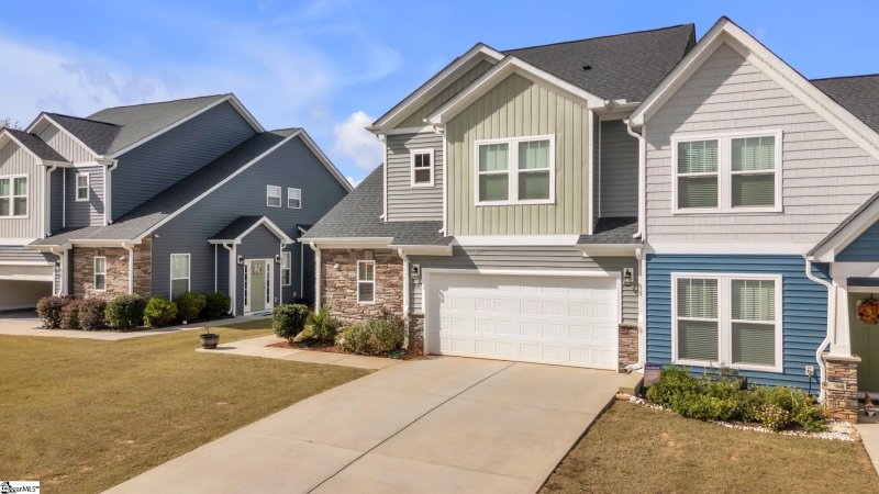Property image 2 of 104 Greensdale Lane in Sheffield Village, Easley, SC 29642