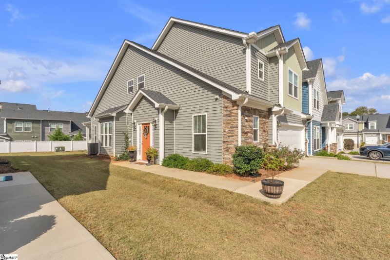Property image 4 of 104 Greensdale Lane in Sheffield Village, Easley, SC 29642