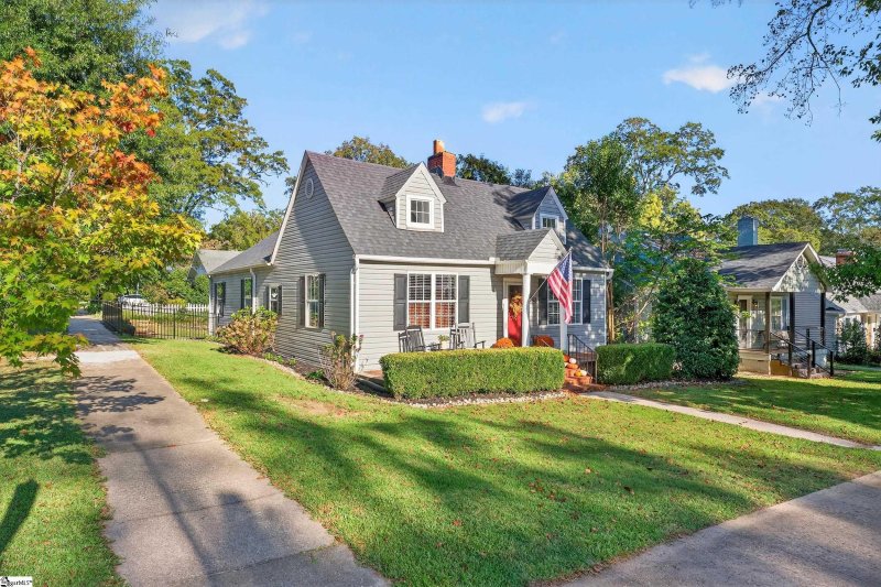 Property image 2 of 343 Mills Avenue in Converse Heights, Spartanburg, SC 29302