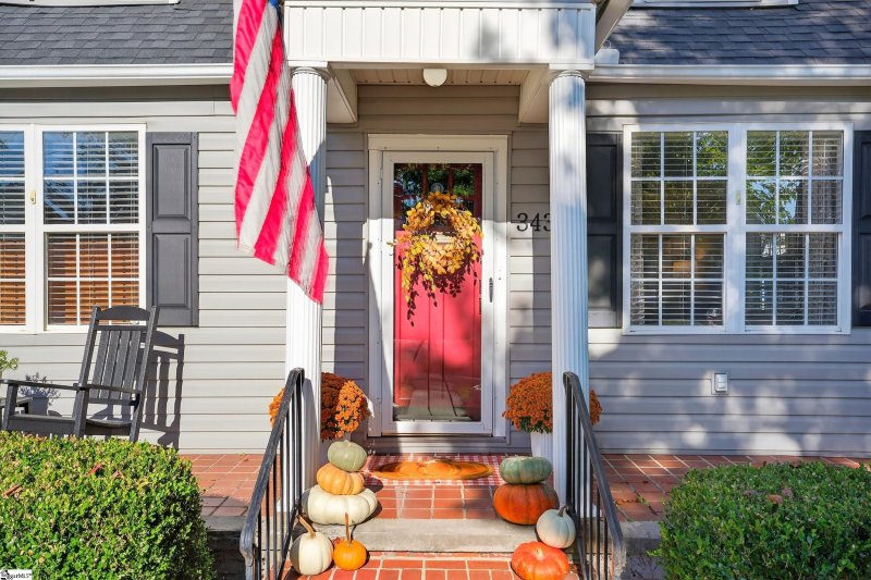 Property image 4 of 343 Mills Avenue in Converse Heights, Spartanburg, SC 29302