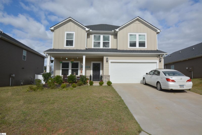 Property image 2 of 621 Cartmel Street in Chestnut Grove, Greer, SC 29651