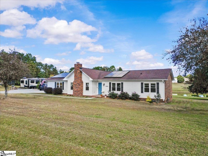 Property image 2 of 1661 Scuffletown Road in Carolina Springs, Fountain Inn, SC 29644