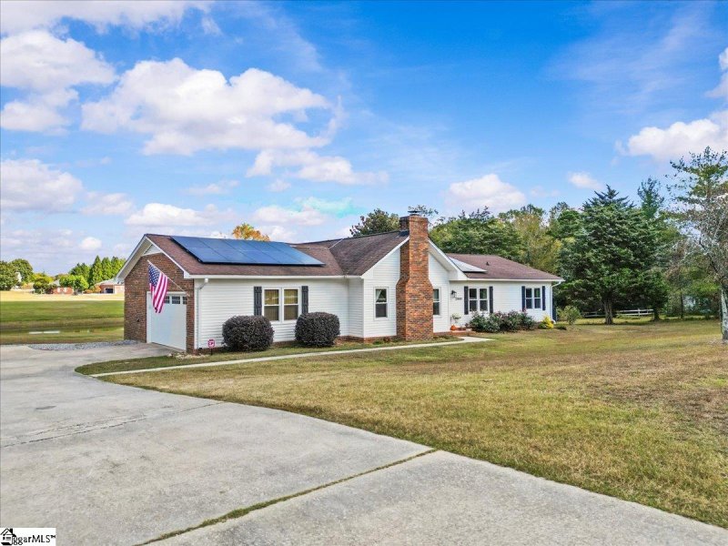 Property image 3 of 1661 Scuffletown Road in Carolina Springs, Fountain Inn, SC 29644