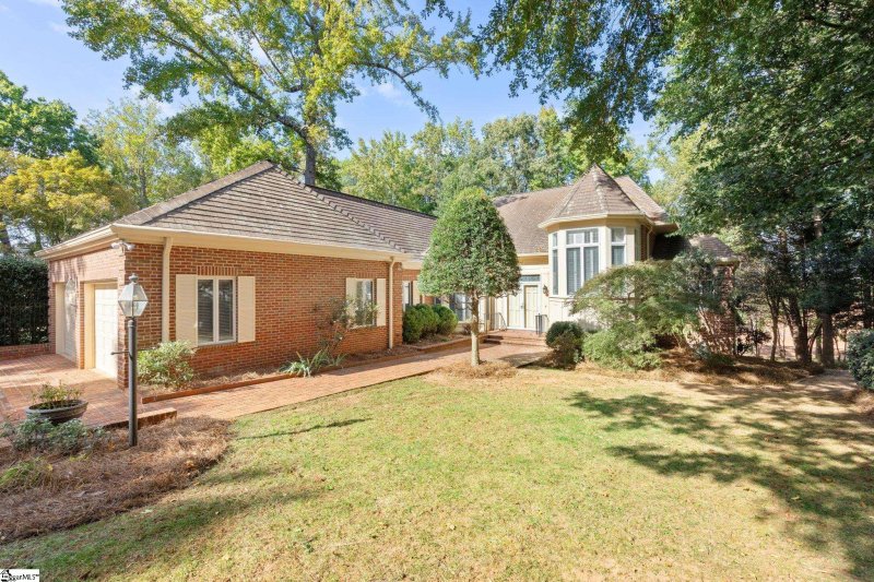Property image 2 of 212 Hidden Hills Drive in Chanticleer Towns, Greenville, SC 29605