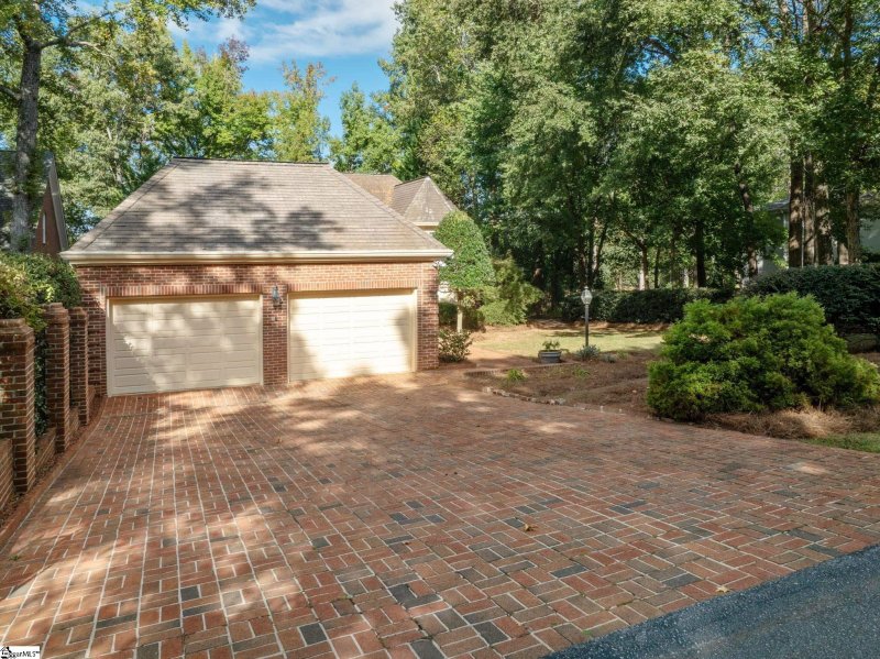 Property image 3 of 212 Hidden Hills Drive in Chanticleer Towns, Greenville, SC 29605