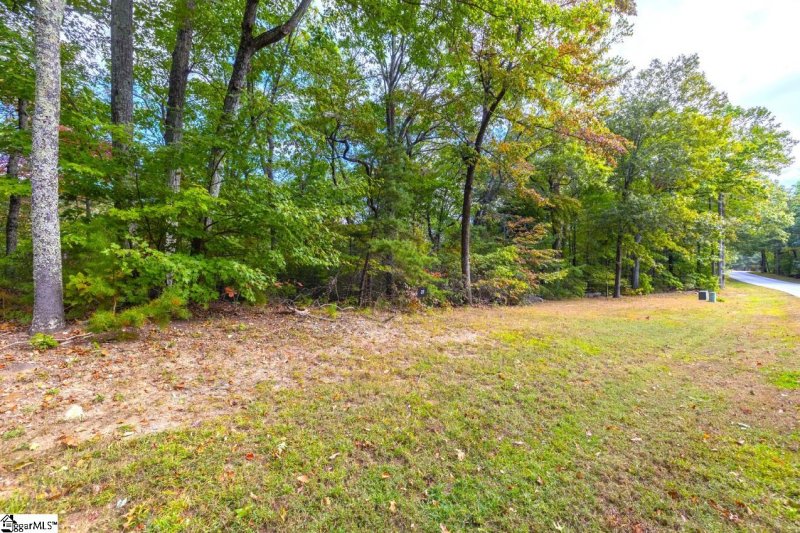 Property image 3 of 622 Plumley Summit Road in The Cliffs at Glassy, Landrum, SC 29356