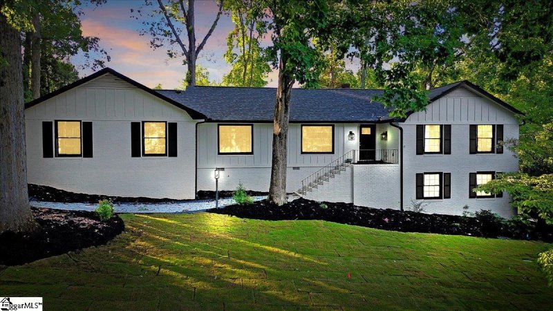 Property image 2 of 203 Rosebay Drive in Dove Tree, Greenville, SC 29615