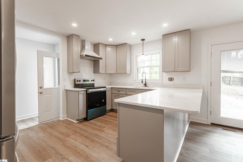 Property image 3 of 203 Rosebay Drive in Dove Tree, Greenville, SC 29615