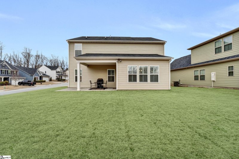 Property image 4 of 143 Fawn Hill Drive in Briar Oak, Simpsonville, SC 29681