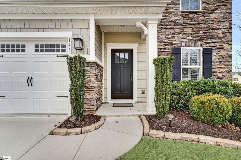 Property image 5 of 143 Fawn Hill Drive in Briar Oak, Simpsonville, SC 29681