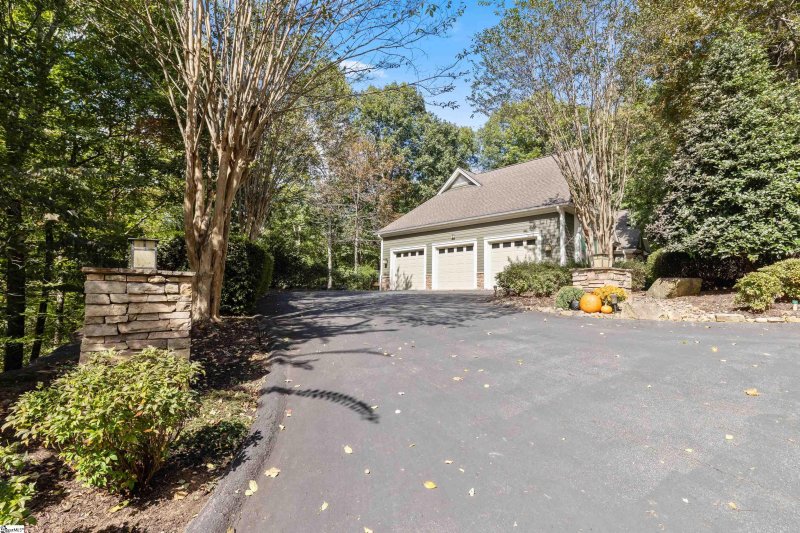 Property image 3 of 913 High Knoll Way in Cliffs Valley, Travelers Rest, SC 29690-4022