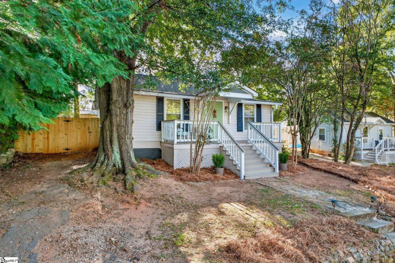 Property image 2 of 12 Dixie Avenue in Overbrook, Greenville, SC 29607